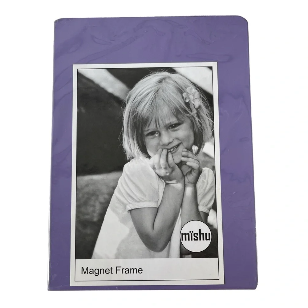 Mishu Purple Magnetic Picture Frame with Flip Flop Accent